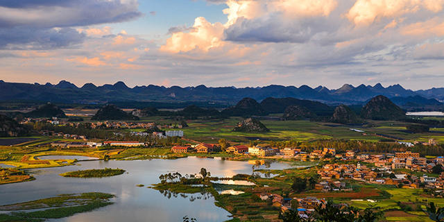 漫步云南古城,街头风情画卷